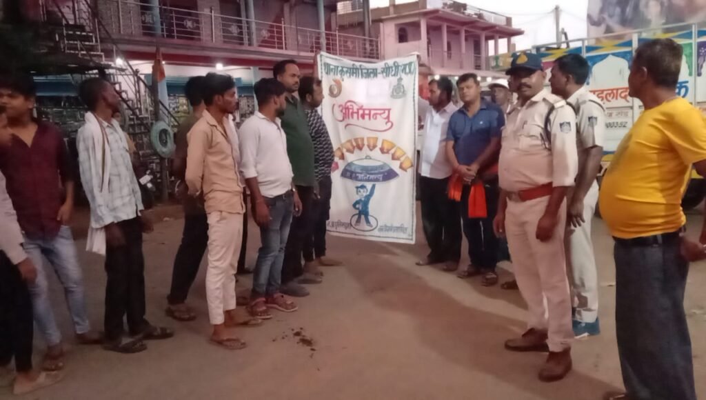 Sidhi news:मैं हूं अभिमन्यु के जरिए थाना प्रभारी कर रहे महिलाओं को जागरूक 3 IMG 20241004 WA0026 News E 7 Live