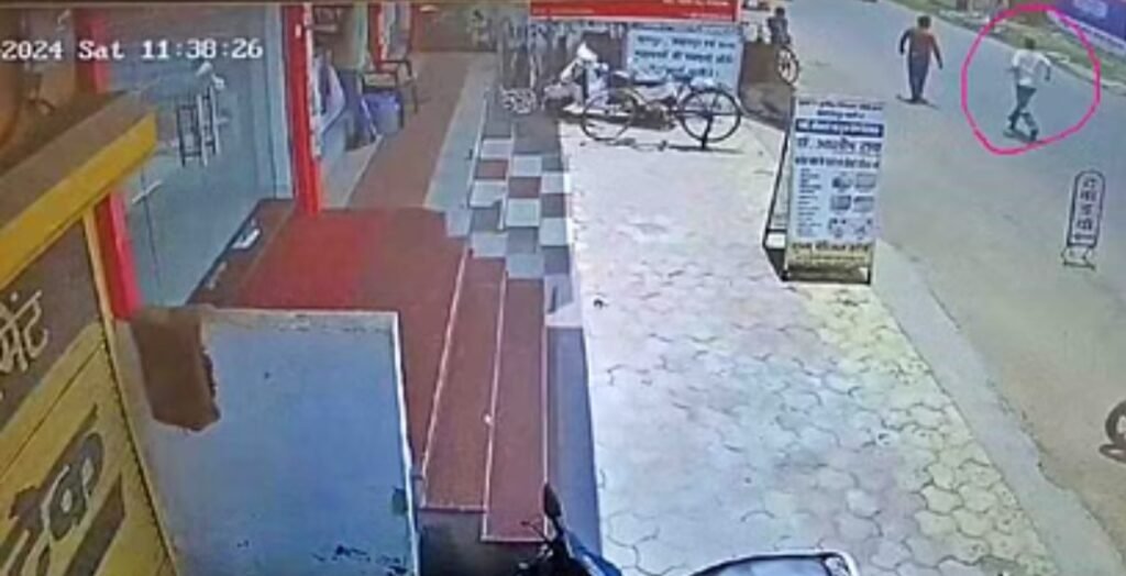Crime: स्टेट बैंक के सामने हुई लूट का पुलिस ने नहीं कर पाई पर्दाफाश,3 महीने बाद भी नहीं पकड़ाए गए लूट के आरोपी 5 IMG 20241024 114205 News E 7 Live