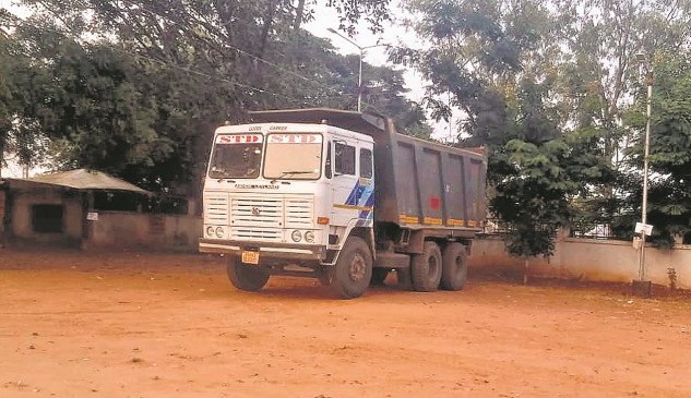 sand was being taken to nanded truck transporting illegal sand caught driver 730X365 News E 7 Live