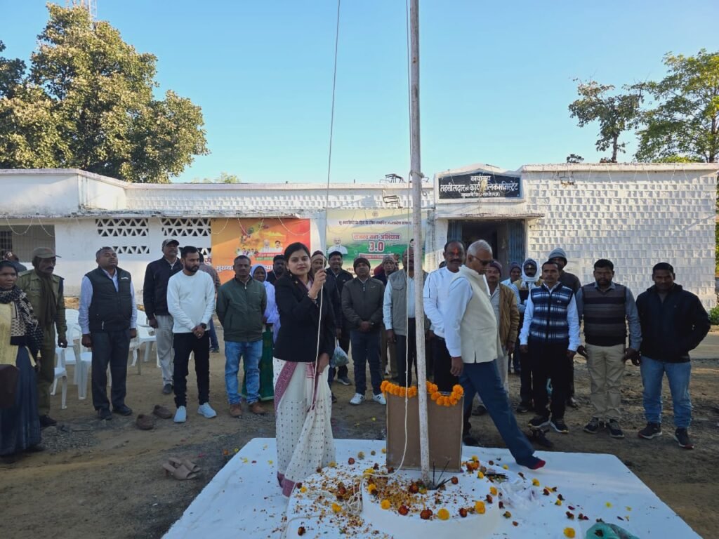 Sidhi news:कुसमी न्यायालय परिषर में SDM ने किया ध्वजारोहण 3 IMG 20250126 WA0003 News E 7 Live