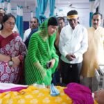 Sidhi news:सीधी के आदिवासी छात्रावास में बच्चों की थाली से गायब पोषण! मेनू के नाम पर मिल रहा सिर्फ दाल-चावल, अधीक्षक पर लापरवाही के आरोप” FB IMG 1761552965214 News E 7 Live