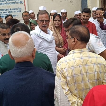 Sidhi news:सात माह बाद नगर पालिका पहुंचे उपाध्यक्ष, गर्मजोशी के साथ हुआ स्वागत IMG 20251028 WA0014 News E 7 Live