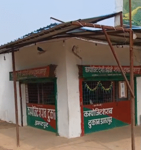पीएम आवास में खुली सरकारी शराब दुकान, नियमों की अनदेखी से ग्रामीणों में आक्रोश 2 IMG 20251025 174907 News E 7 Live