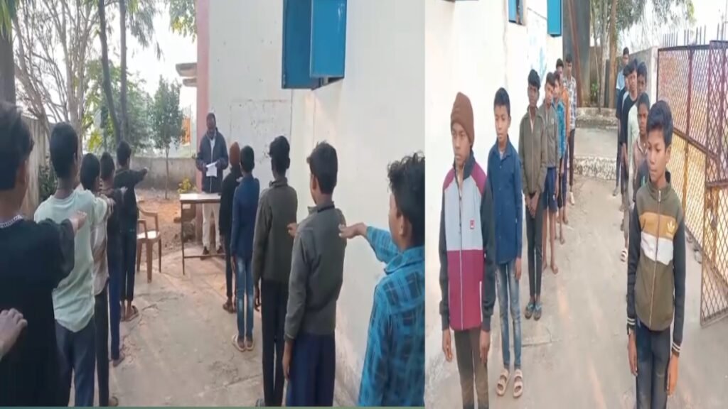 Sidhi news:बरमबाबा आदिवासी छात्रावास में बच्चों ने ली नशामुक्ति की शपथ, जागरूकता का दिया मजबूत संदेश 9 20251118 183028 News E 7 Live