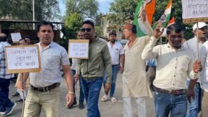 स्मार्ट मीटर के विरोध में कांग्रेस का प्रदर्शन, राज्यपाल के नाम सौंपा ज्ञापन 2 IMG 20251104 WA0057 News E 7 Live