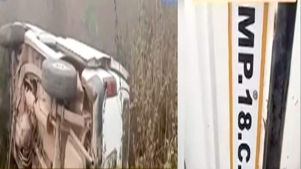 Sidhi news:सीधी: बाइक सवार को बचाने के प्रयास में पलटी स्कूल वैन, 12 छात्र घायल, मचा हड़कंप 9 20251215 175035 News E 7 Live