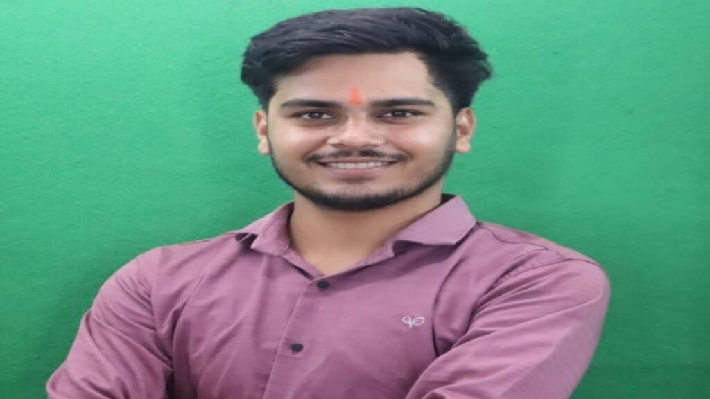 Sidhi news:छात्र लोकतंत्र की बहाली अब अनिवार्य— शिवांशु द्विवेदी 5 20251218 134804 News E 7 Live