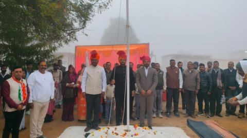 Sidhi news:कुसमी में गणतंत्र दिवस का गरिमामयी आयोजन, एसडीएम वी.के. आनंद ने तहसील कार्यालय में किया ध्वजारोहण 8 20260126 083028 News E 7 Live