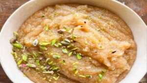 Amla Halwa Recipe: गरमा-गरम भी खाएं या ठंडा भी, महीनों तक Store होने वाला Winter Special Halwa