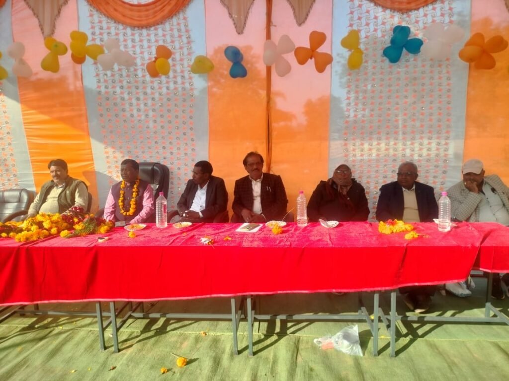 Sidhi news:सेवा निवृत्त प्राचार्य बबन सिंह को समारोहपूर्वक दी गई भावभीनी विदाई 5 IMG 20260113 WA0008 News E 7 Live