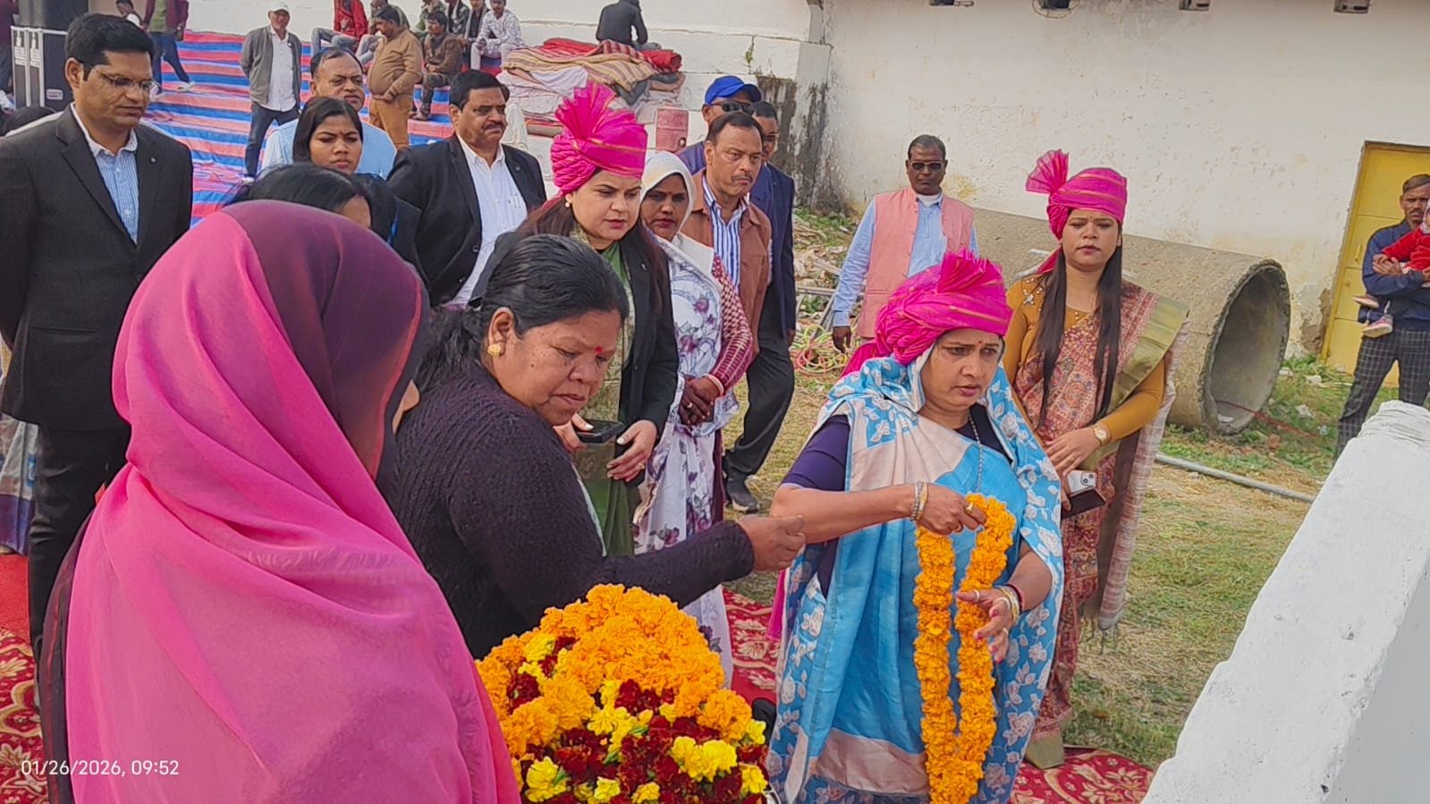 Sidhi के सिहावल के मिनी स्टेडियम में सांस्कृतिक कार्यक्रम, बच्चों की प्रस्तुतियों ने मोहा मन... 4 IMG 20260126 WA0040 News E 7 Live