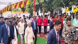 परसिली और चमराडोल में राज्यपाल का जनजातीय संवाद,बैगा बस्ती पहुँचे