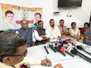 कमलेश्वर पटेल ने लगाए आरोप कहा अमेरिका के सामने झुक गई भारत सरकार