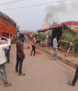 हनुमना RTO चेकपोस्ट पर बवाल,दस्तावेज़ मांगने पर जाम, झोपड़ी में आग,दीपक यादव समेत तीन पर केस