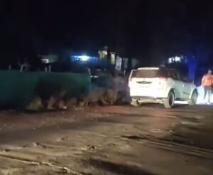 थाने में खामोश हथियार, बाहर दबंगों का राज,बंदूक की नोक पर छुड़ाई गई रेत टीपर