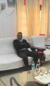 27 लाख के मुआवजे पर 13 लाख की रिश्वत मांग, भू-अर्जन कर्मचारी 1 लाख लेते रंगे हाथ गिरफ्तार