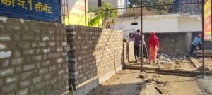 शासकीय जमीन पर अतिक्रमण प्रकरण,प्रशासन की बेदखली कार्रवाई, विपणन संघ ने शुरू किया बाउंड्री वॉल निर्माण