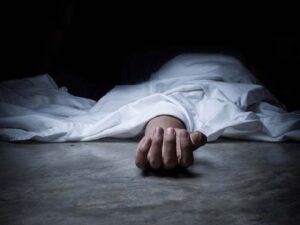 शहर के बीच मिला रहस्यमय शव, PTS कॉलोनी के सामने दोपहर में मचा हड़कंप