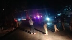 छुहिया घाटी में हाथियों की दस्तक, वन विभाग ने लगाया जाम, सुबह तक रुका रहा यातायात