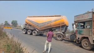 NH-39 पर मौत का तांडव,बकरियों से भरे ट्रक और बल्कर में भीषण भिड़ंत, श्रमिक की दर्दनाक मौत, 3 घायल