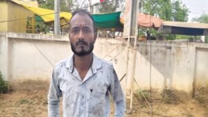 सड़क विवाद ने लिया खतरनाक मोड़,“झोपड़ी में आग लगाकर फंसाने” की धमकी का आरोप