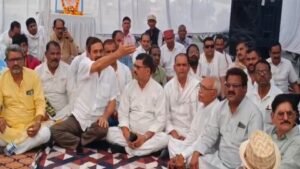 महंगाई के खिलाफ कांग्रेस का हल्ला बोल, गैस, बिजली और पेट्रोल-डीजल मुद्दे पर धरना