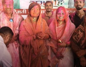 दिल्ली में बैठे हैं मोदी हो ” फाग गीत से गूंजा सीधी,देखे पूरी खबर