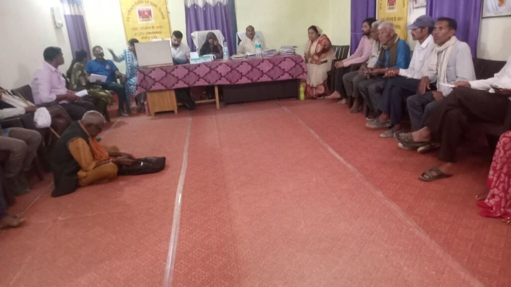 अल्ट्राटेक के प्रदूषण की शिकायत के बाद हरकत में आया प्रबंधन, बघवार में लगा नेत्र जांच शिविर 2 FB IMG 1772784687450 News E 7 Live