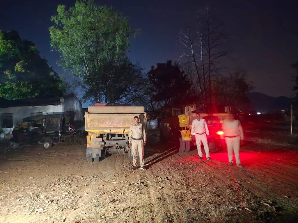अवैध रेत परिवहन पर खनिज विभाग की कार्रवाई, चार वाहन जब्त 10 FB IMG 1774112759878 News E 7 Live