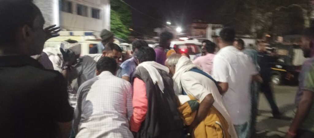 तेज रफ्तार बाइक डिवाइडर से टकराई, इंडियन आर्मी के जवान ने कहा– ‘देश की रक्षा करता हूं, यहां व्यवस्था देख रोना आता है’ 4 IMG 20260304 WA0049 News E 7 Live