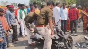 होली की खुशियां के बीच मातम, त्योहार मनाने घर लौट रहे भाई बहन को पिकअप ने कुचला