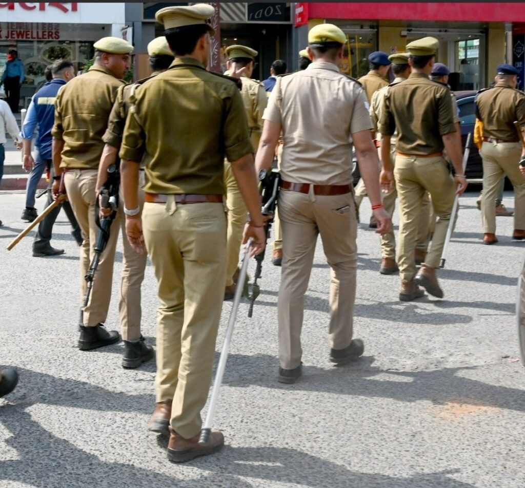 4 पुलिसकर्मी सस्पेंड, छापेमारी की जानकारी नशा कारोबारियों को देते थे 2 IMG 20260305 WA0019 News E 7 Live