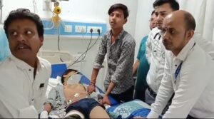 पेपर देकर निकले 10वीं के छात्र पर चाकू से जानलेवा हमला