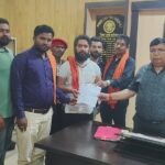 Sidhi news:जिला अस्पताल की अव्यवस्था पर शिवसेना का कड़ा रुख, कलेक्टर को सौंपा ज्ञापन