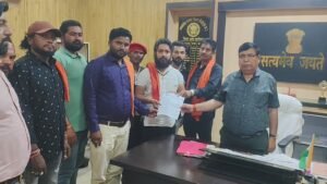 Sidhi news:जिला अस्पताल की अव्यवस्था पर शिवसेना का कड़ा रुख, कलेक्टर को सौंपा ज्ञापन