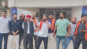 जिला अस्पताल की बदहाल व्यवस्था पर शिवसेना का तीखा प्रहार, लापरवाह डॉक्टरों पर कार्रवाई की मांग