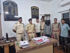 चारा काटने के विवाद में रिश्ते की दादी पर कुल्हाड़ी से हमला, गहने और बाइक लूटकर भागा युवक