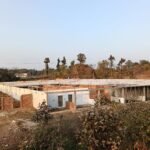 रेलवे भूमि अधिग्रहण की कार्यवाही शुरू होते ही बनने लगे मकान