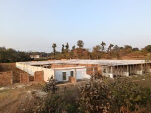 रेलवे भूमि अधिग्रहण की कार्यवाही शुरू होते ही बनने लगे मकान