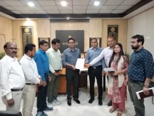 सीईओ के साथ दुर्व्यवहार के विरोध में जिले के सभी जनपद सीईओ ने कलेक्टर को सौंपा ज्ञापन”