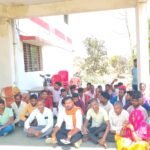 भुईमाड़ थाना घेराव,आदिवासियों का फूटा गुस्सा, युवक से मारपीट व करंट लगाने का आरोप,कार्रवाई की मांग तेज