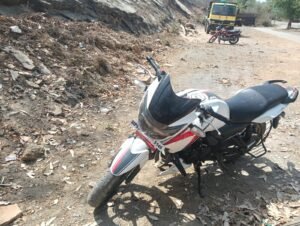 लूट के फरार दो आरोपी गिरफ्तार, घटना में प्रयुक्त मोटरसाइकिल भी जब्त