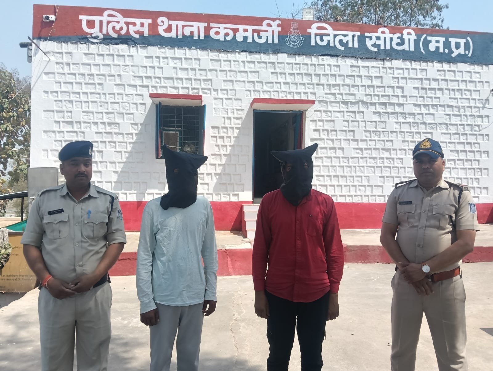 लूट के फरार दो आरोपी गिरफ्तार, घटना में प्रयुक्त मोटरसाइकिल भी जब्त 6 IMG 20260317 WA0002 News E 7 Live