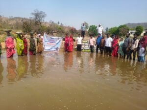 कुसमी में ‘जल गंगा संवर्धन अभियान’ का आगाज़,नदी में बोरी बंधान से जल संरक्षण की मजबूत पहल