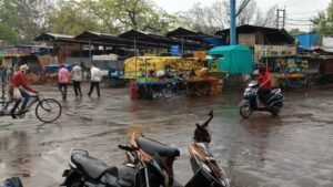 तेज हवाओं के साथ बूंदाबांदी, दो दिन तक ऐसा ही रहेगा मौसम,ओले गिरने की आशंका से किसान परेशान