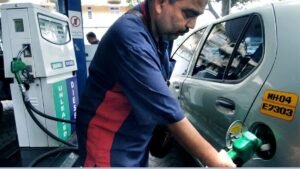 भारत में पेट्रोल के दाम बढ़े, प्रीमियम पेट्रोल की कीमतों में 2 रुपये से ज्यादा की बढ़ोतरी