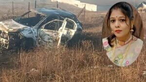 कार में आग लगने से बीमार पत्नी की जिंदा जलकर मौत, डॉक्टर पति व दो साथी बचे