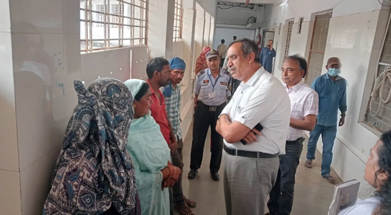 पहली बार जिला अस्पताल पहुंचे सीधी कलेक्टर,मरीजो से की मुलाकात 2 IMG 20260327 WA0014 News E 7 Live