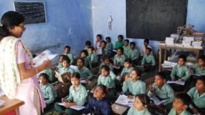 मध्य प्रदेश के 7 हजार से ज्यादा स्कूल 1 टीचर के भरोसे, 59 फीसदी में ही पहुंचा कम्प्यूटर 55 फीसदी स्कूल इंटरनेट से कनेक्ट नहीं
