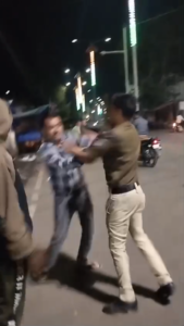 कोर्ट के सामने बवाल, खाकी पर हाथ, वीडियो वायरल होते ही एक्शन